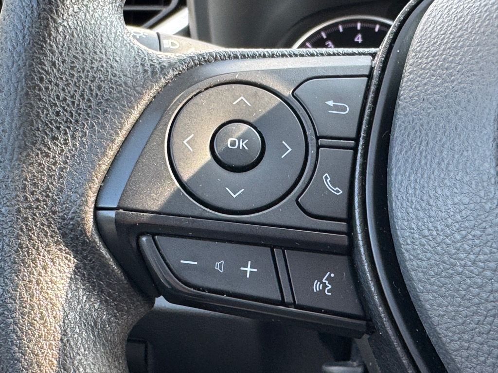 2022 Toyota RAV4 XLE photo 14