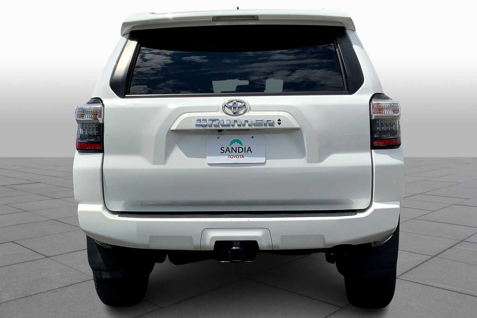 2024 Toyota 4Runner SR5 Premium photo 4