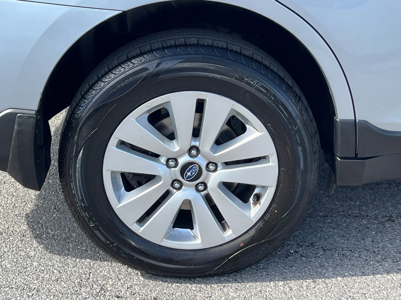 2017 Subaru Outback 2.5i Premium photo 9