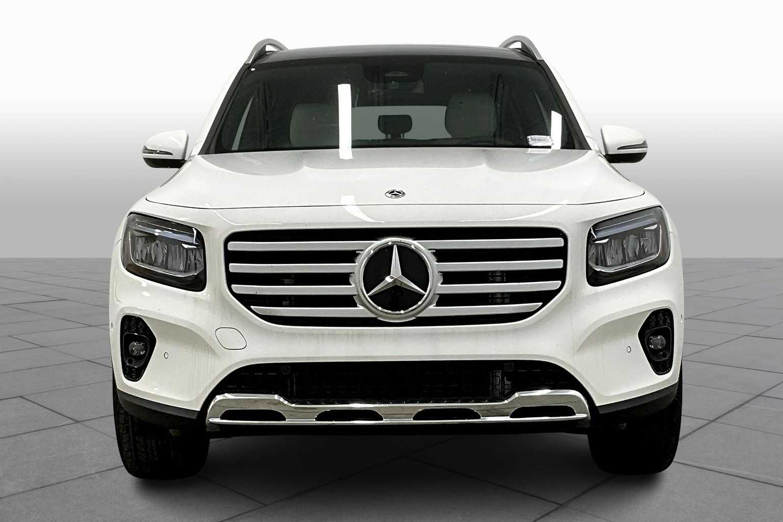 2025 Mercedes Benz GLB 250 photo 3