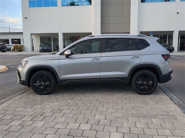 2025 Volkswagen Taos SE photo 2
