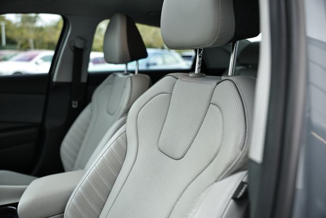 2022 Hyundai Elantra Limited photo 24