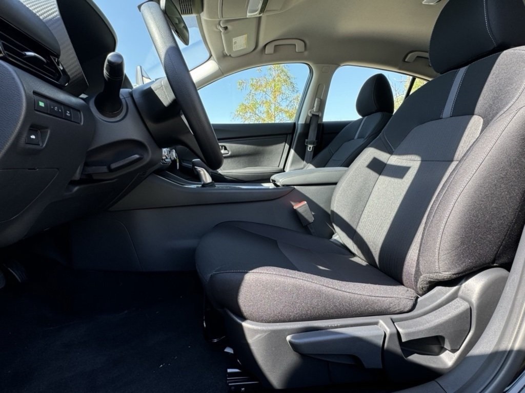 2025 Nissan Sentra SV photo 14