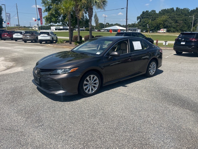 2018 Toyota Camry LE photo 3