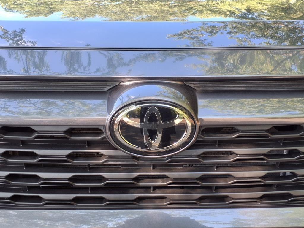 2024 Toyota RAV4 XLE Premium photo 3