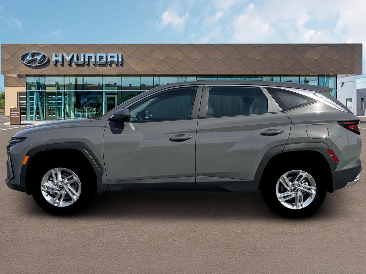 2026 Hyundai Tucson SE photo 2