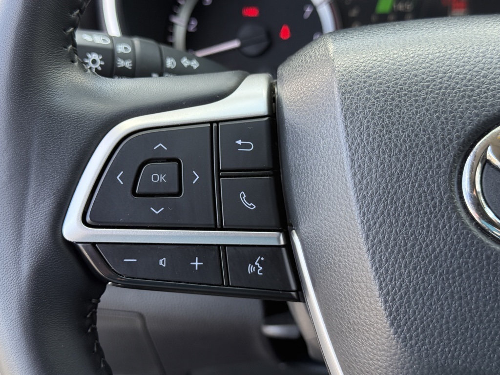 2023 Toyota Highlander XLE photo 22