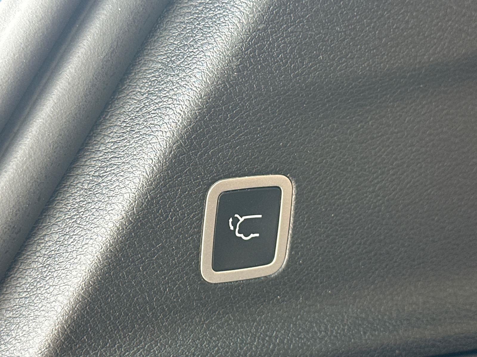 2023 Chrysler Pacifica Hybrid Pinnacle photo 38