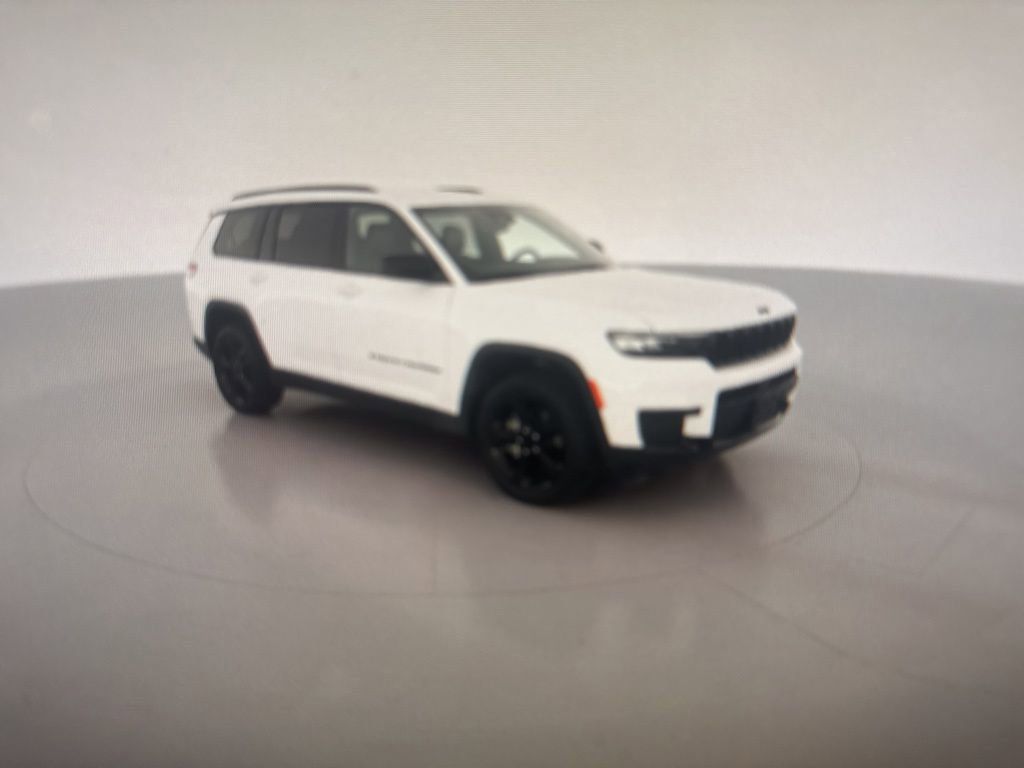 2023 Jeep Grand Cherokee Altitude photo 4