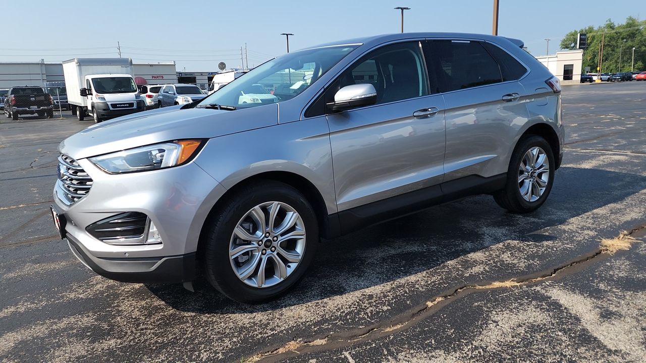 2024 Ford Edge Titanium photo 4