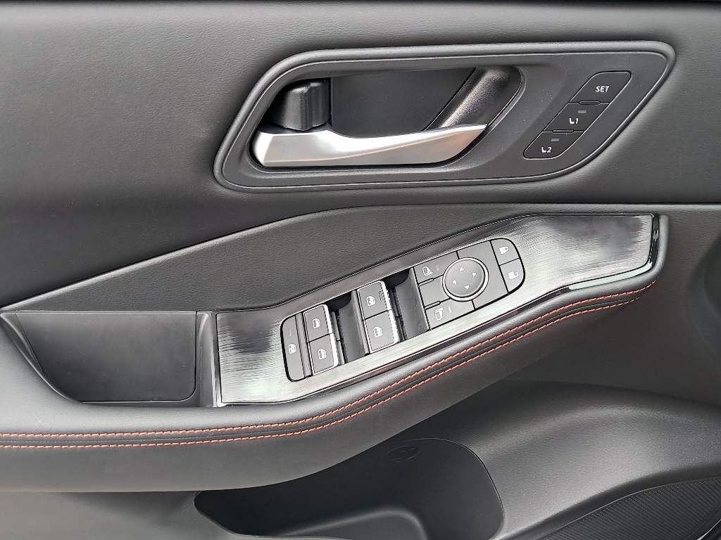 2026 Nissan Rogue SV photo 3