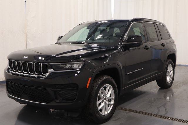 2025 Jeep Grand Cherokee Laredo X photo 2