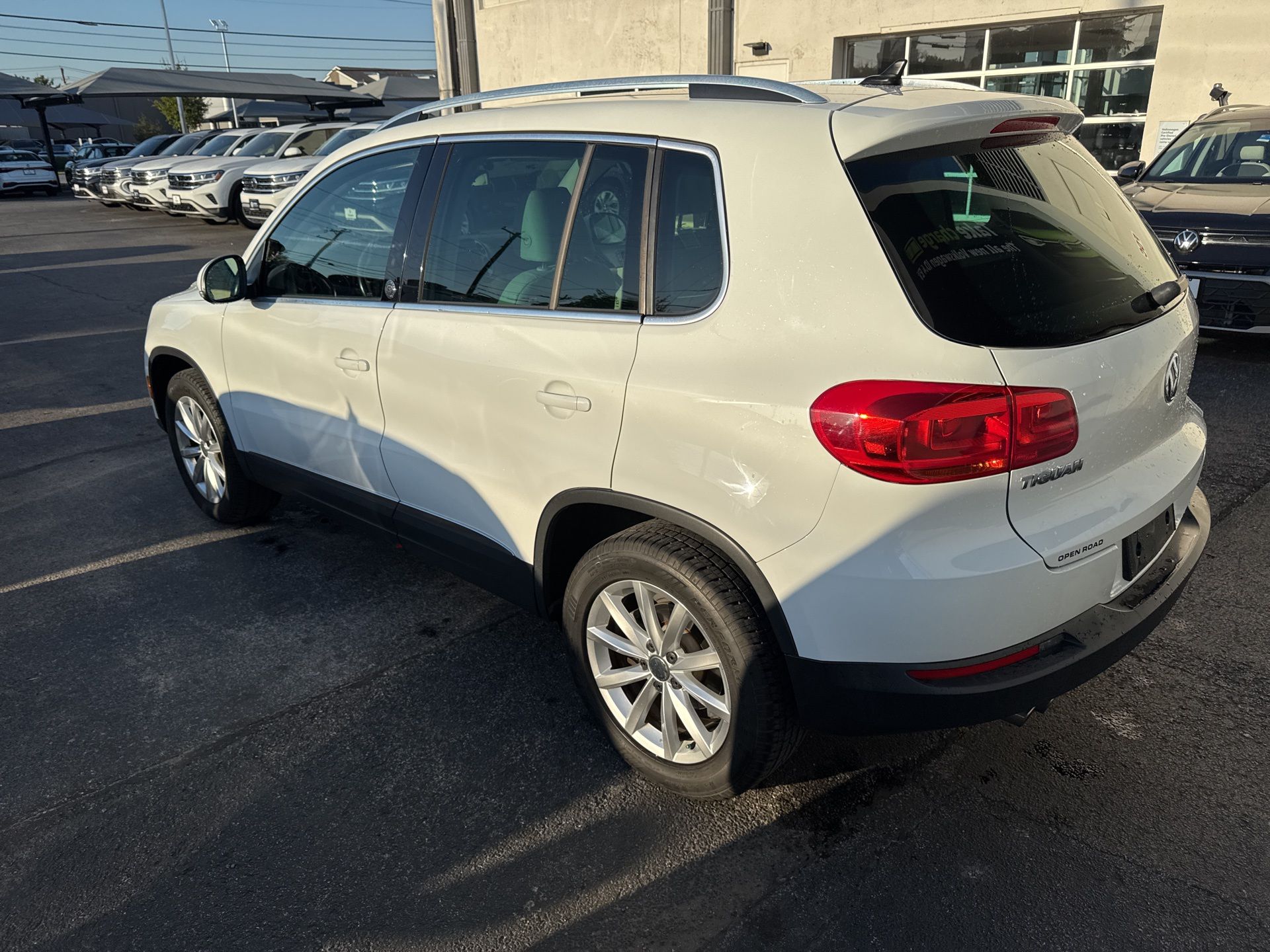 2017 Volkswagen Tiguan Wolfsburg Edition photo 4