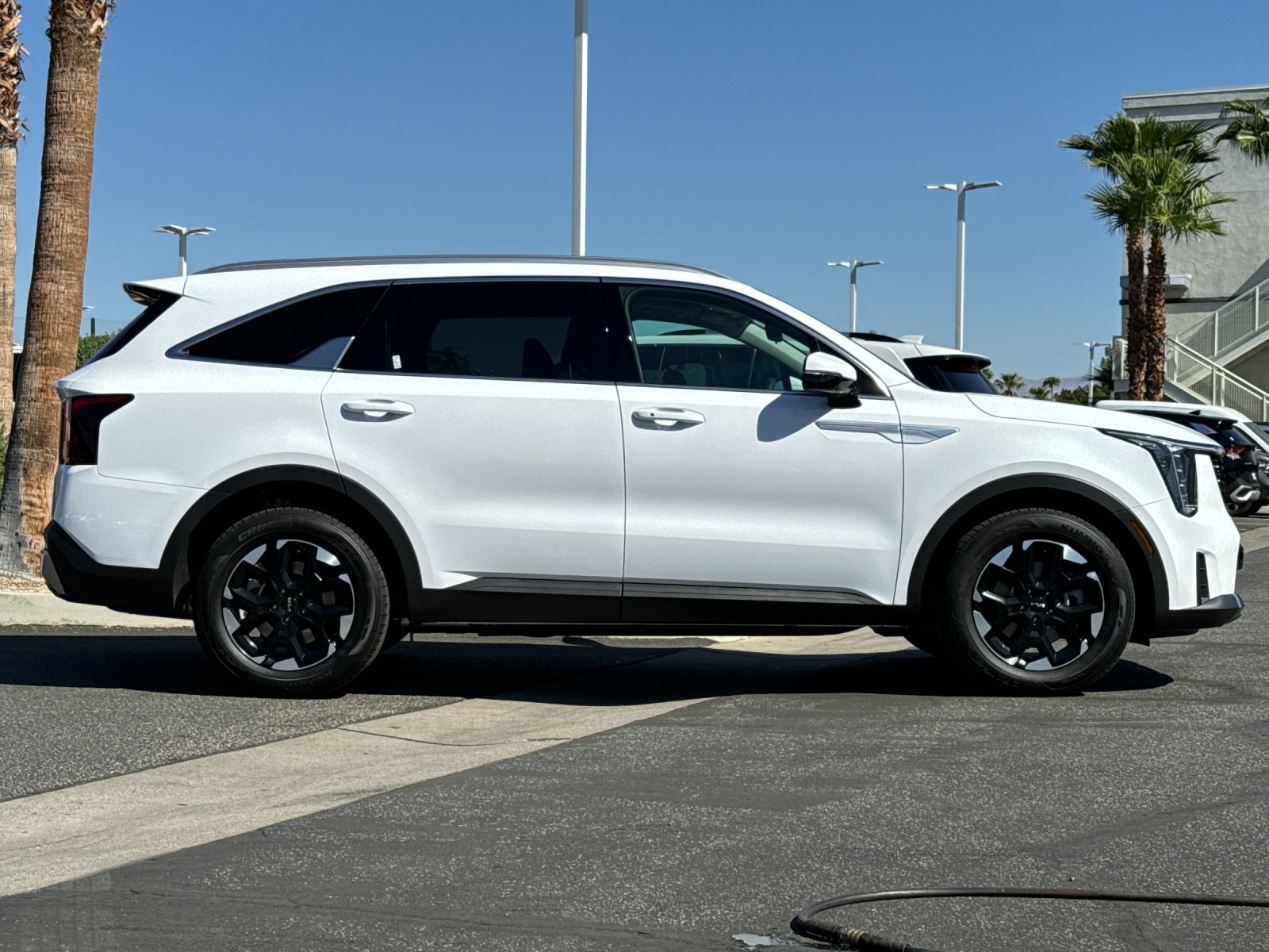 2025 Kia Sorento S photo 2