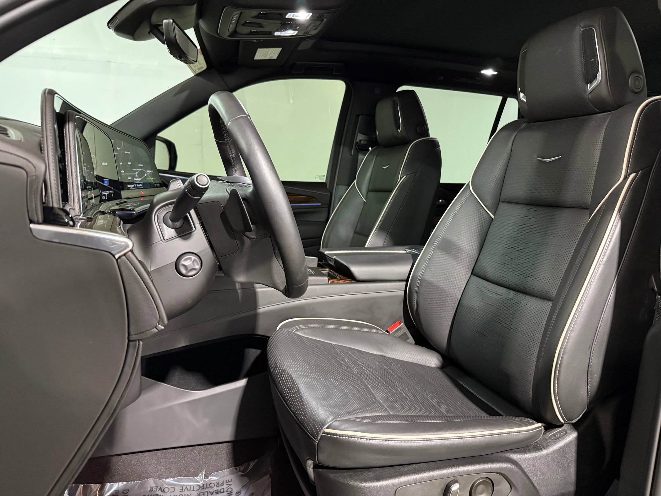 2023 Cadillac Escalade Premium Luxury photo 3