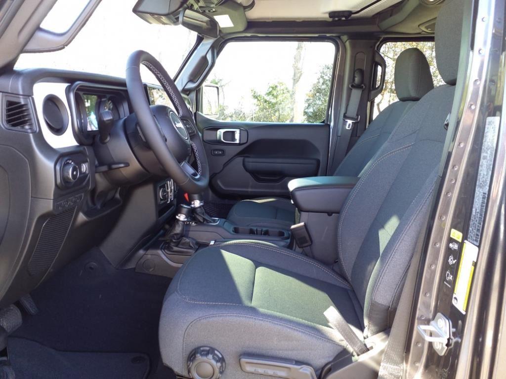 2025 Jeep Wrangler Sport S photo 3