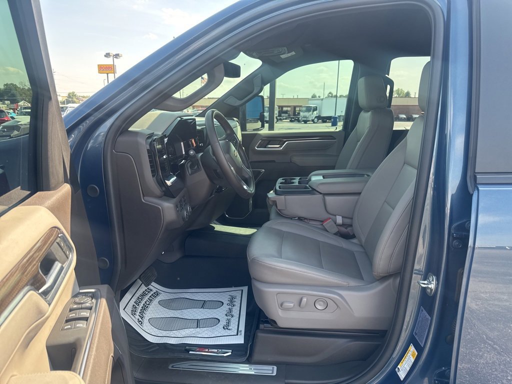 2025 Chevrolet Silverado 2500HD LT photo 15