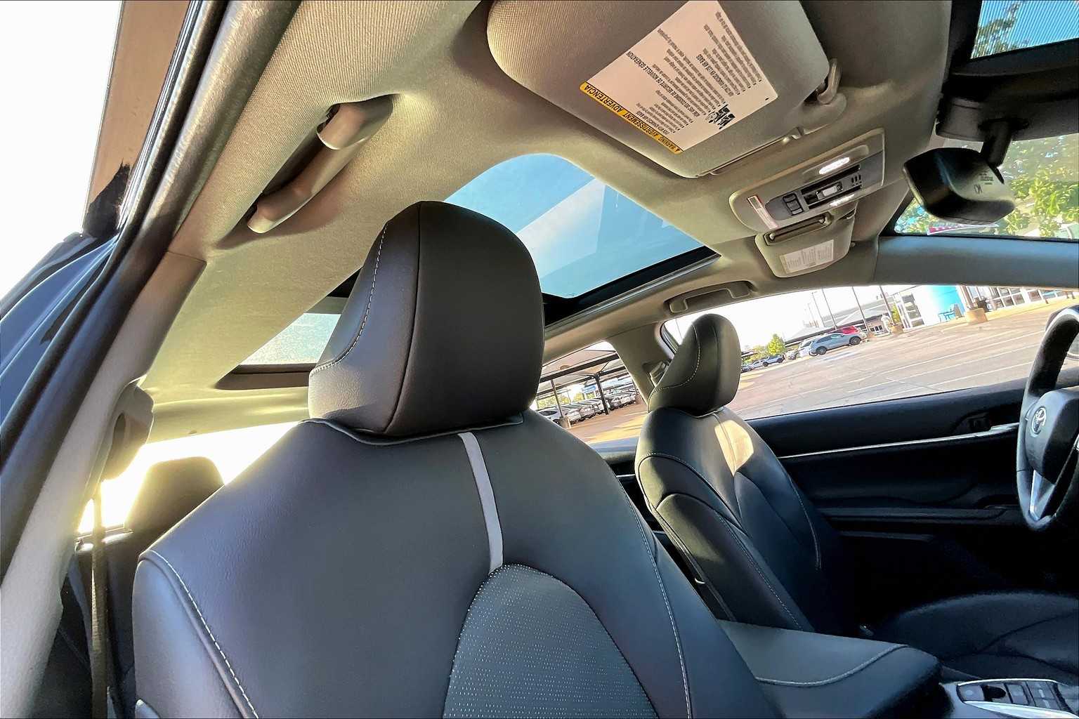 2019 Toyota Camry XLE V6 photo 12