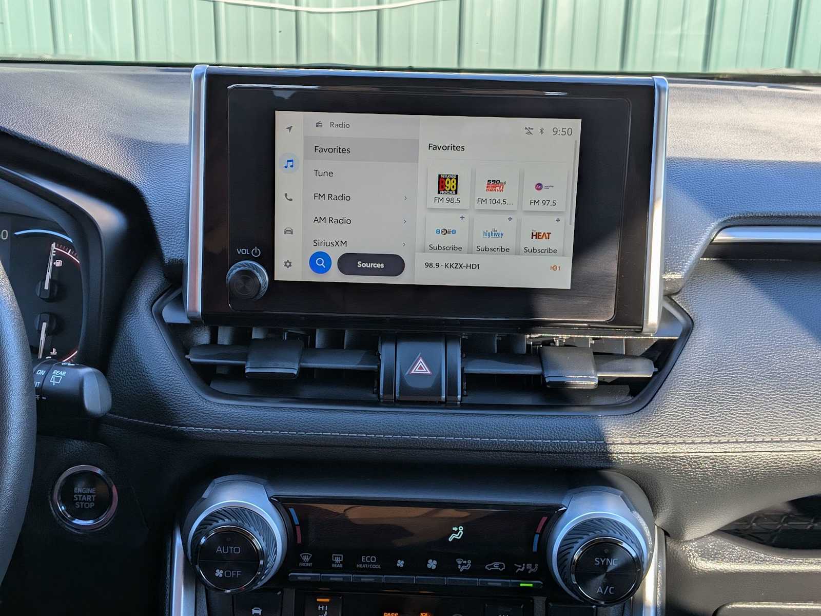 2024 Toyota RAV4 XLE photo 28