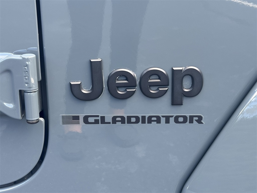 2024 Jeep Gladiator photo 9