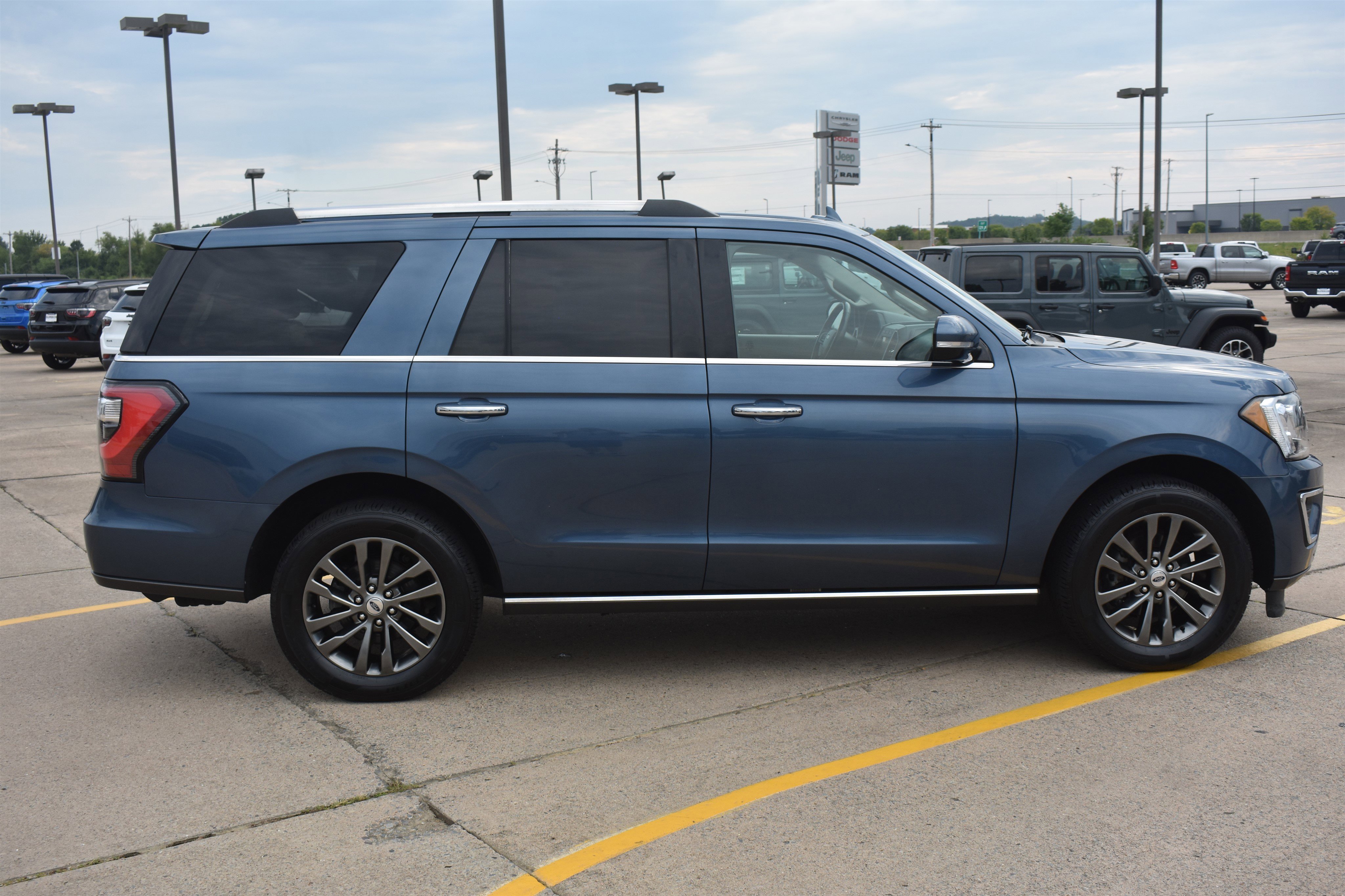 2020 Ford Expedition Limited photo 3