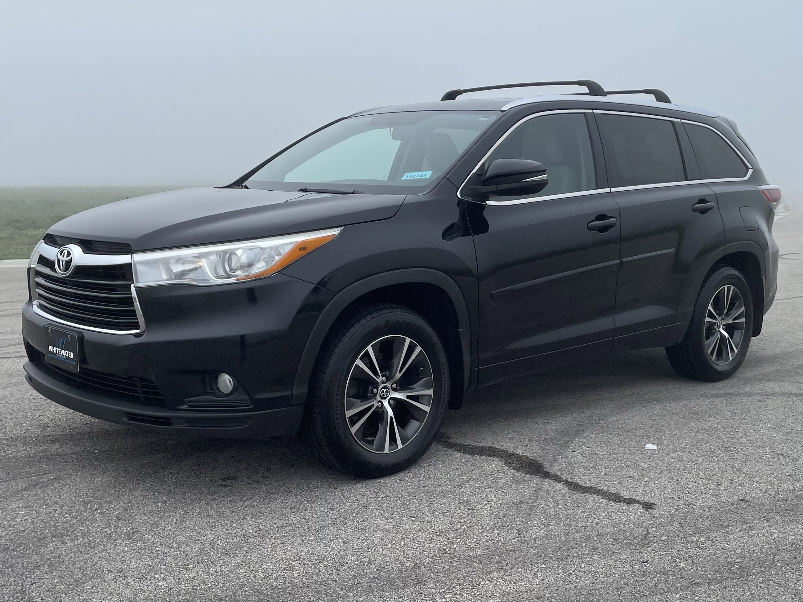 Used 2016 Toyota Highlander XLE with VIN 5TDJKRFH1GS502362 for sale in Burnsville, Minnesota