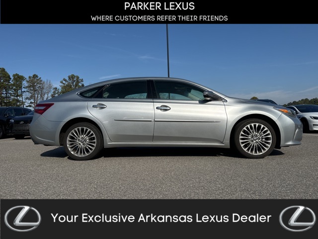 2017 Toyota Avalon Limited's photo