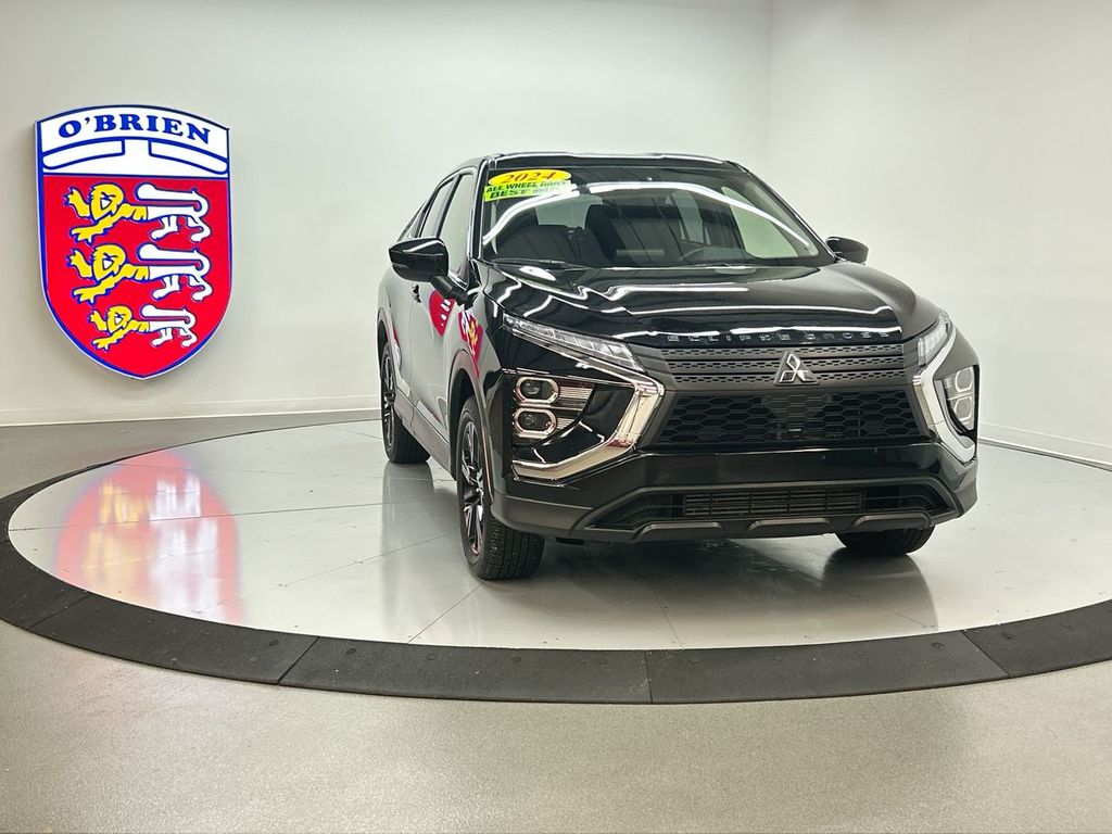 2024 Mitsubishi Eclipse Cross LE's photo