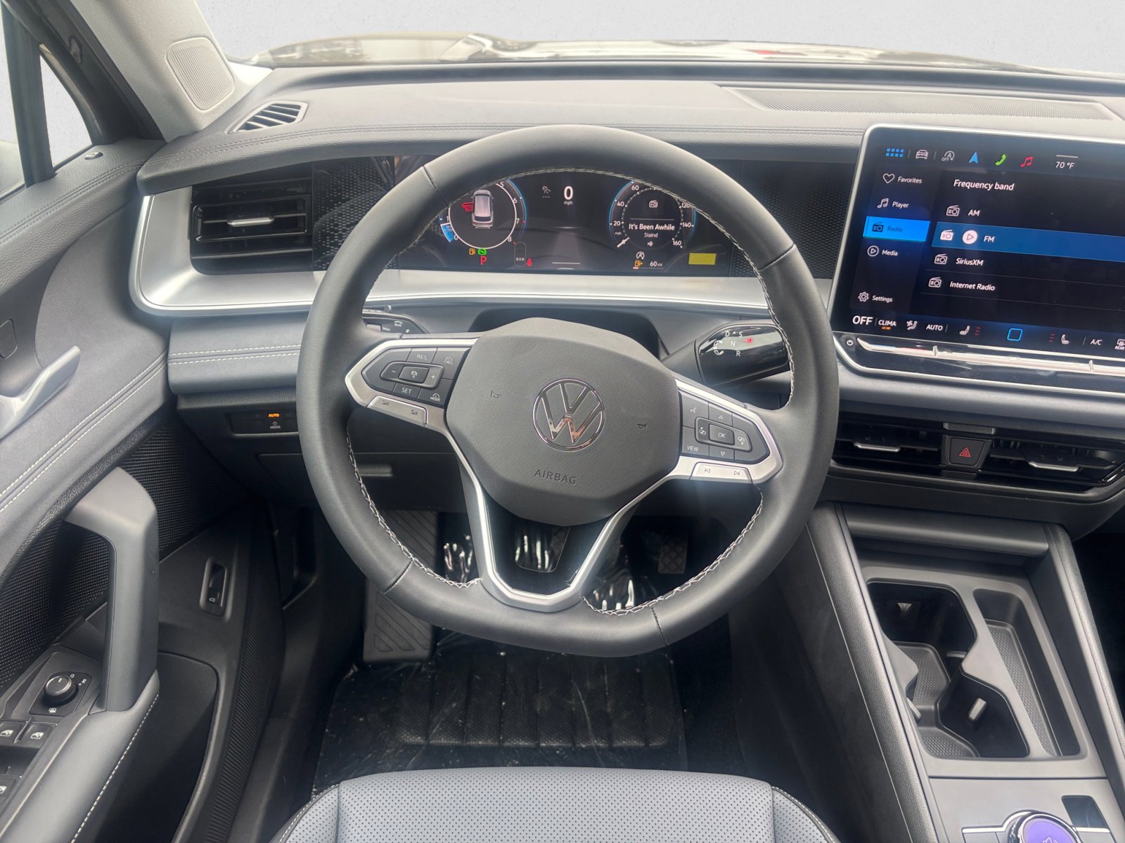 2025 Volkswagen Tiguan SE photo 12