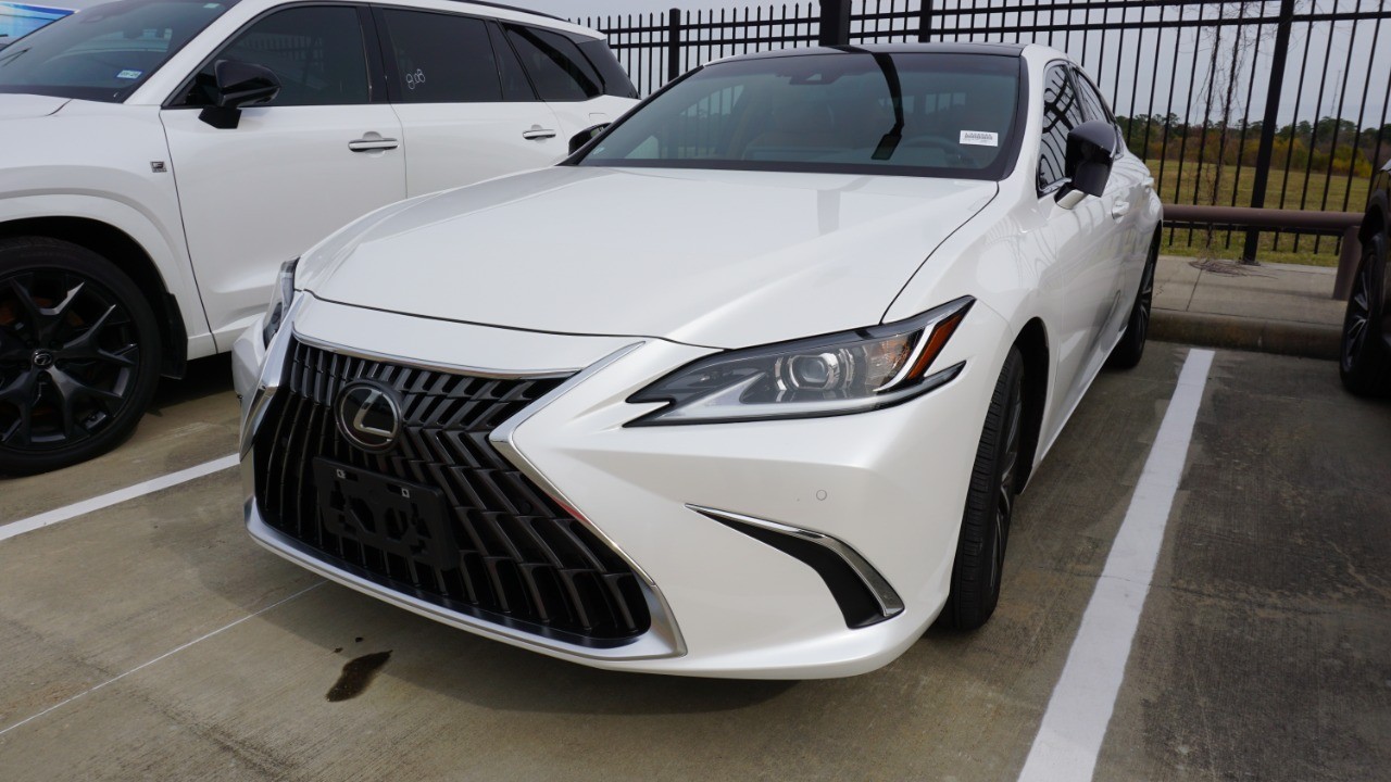 2023 Lexus ES 350's photo