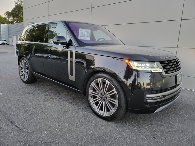 2023 Land Rover Range Rover SE photo 7