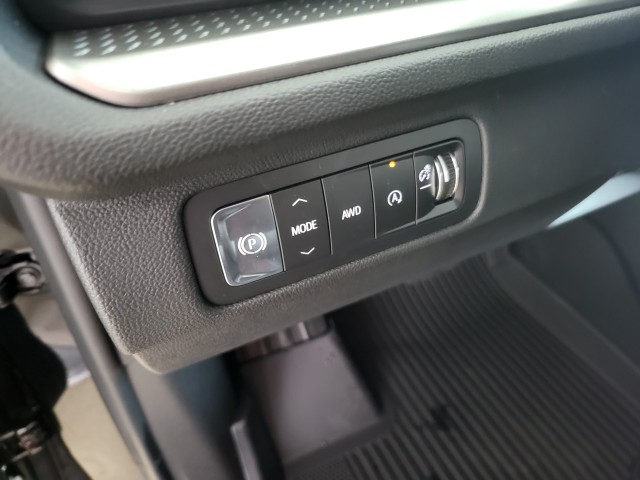 2025 Chevrolet Traverse photo 23