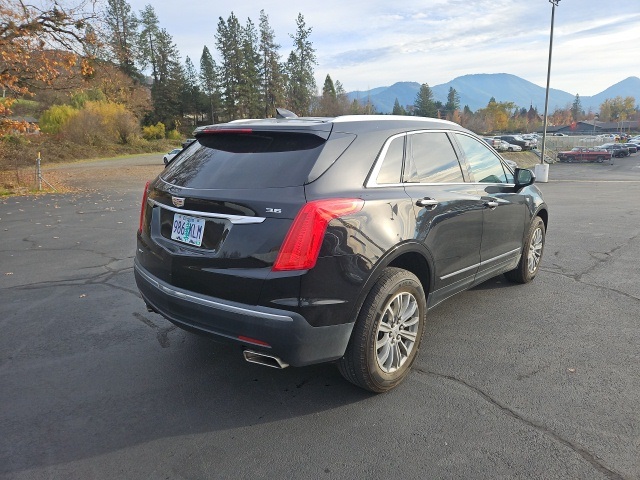 2017 Cadillac XT5 Luxury photo 2