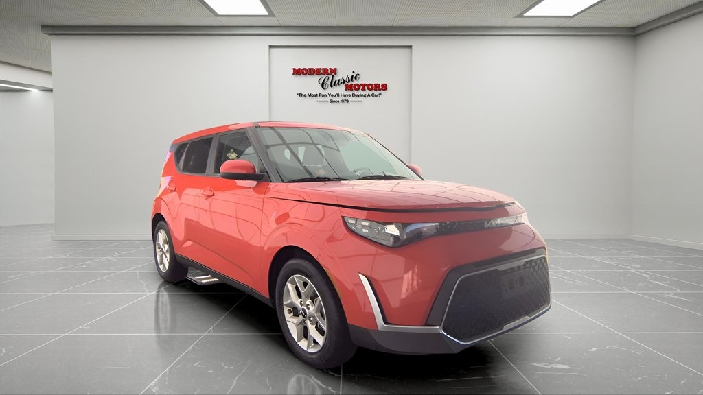 2024 Kia Soul LX's photo