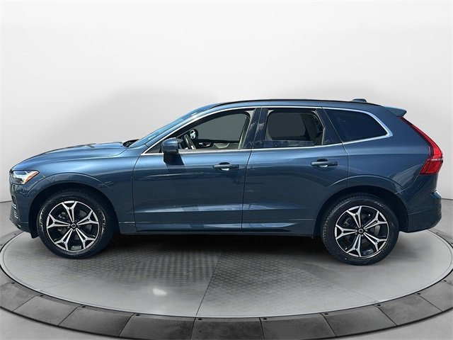 2022 Volvo XC60 Momentum photo 4
