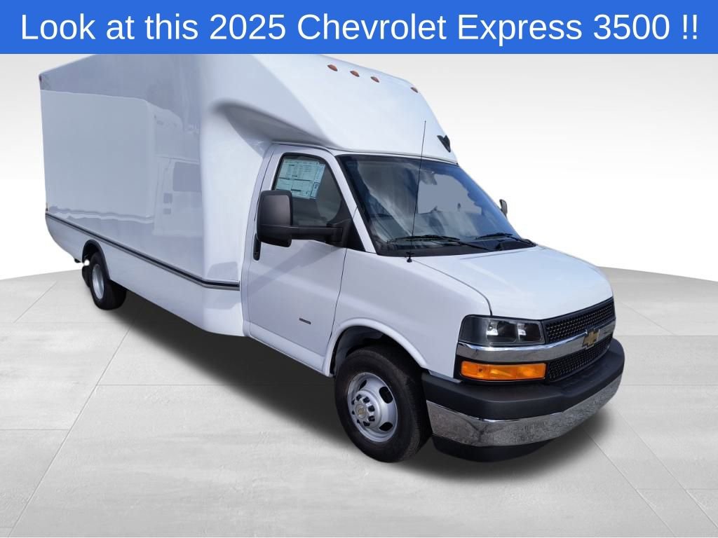 2025 Chevrolet Express Cutaway Base's photo
