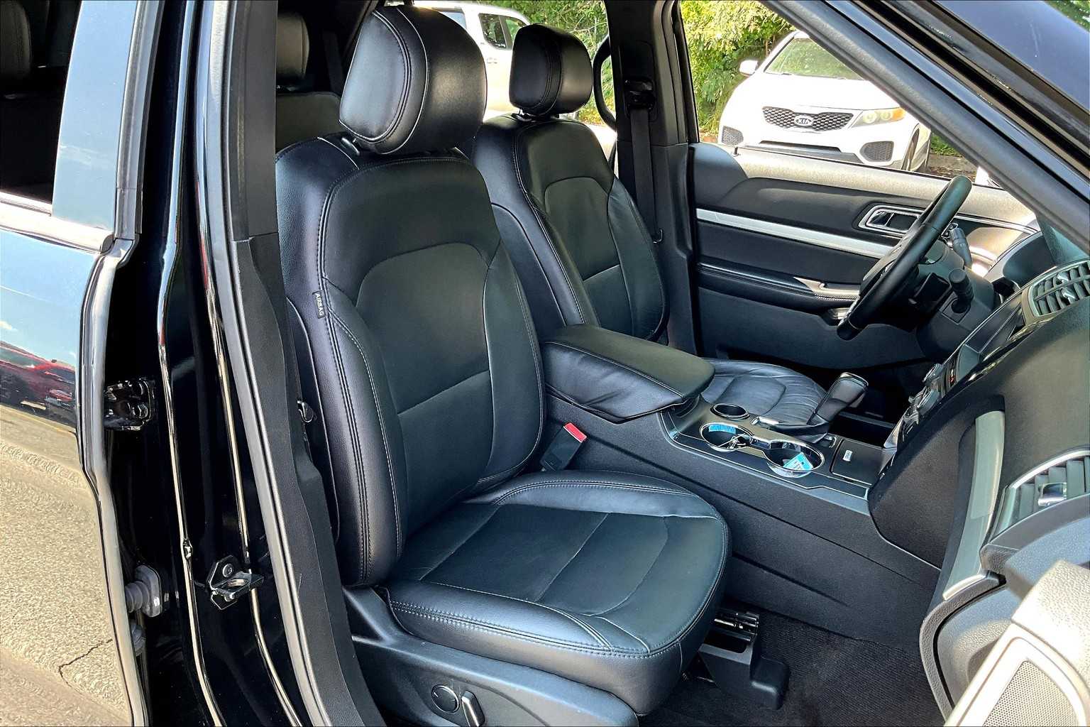 2017 Ford Explorer XLT photo 8