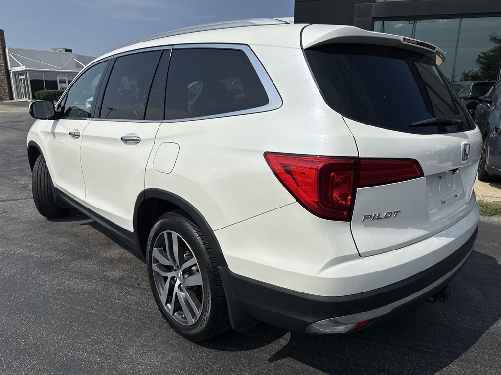 2016 Honda Pilot Elite photo 9