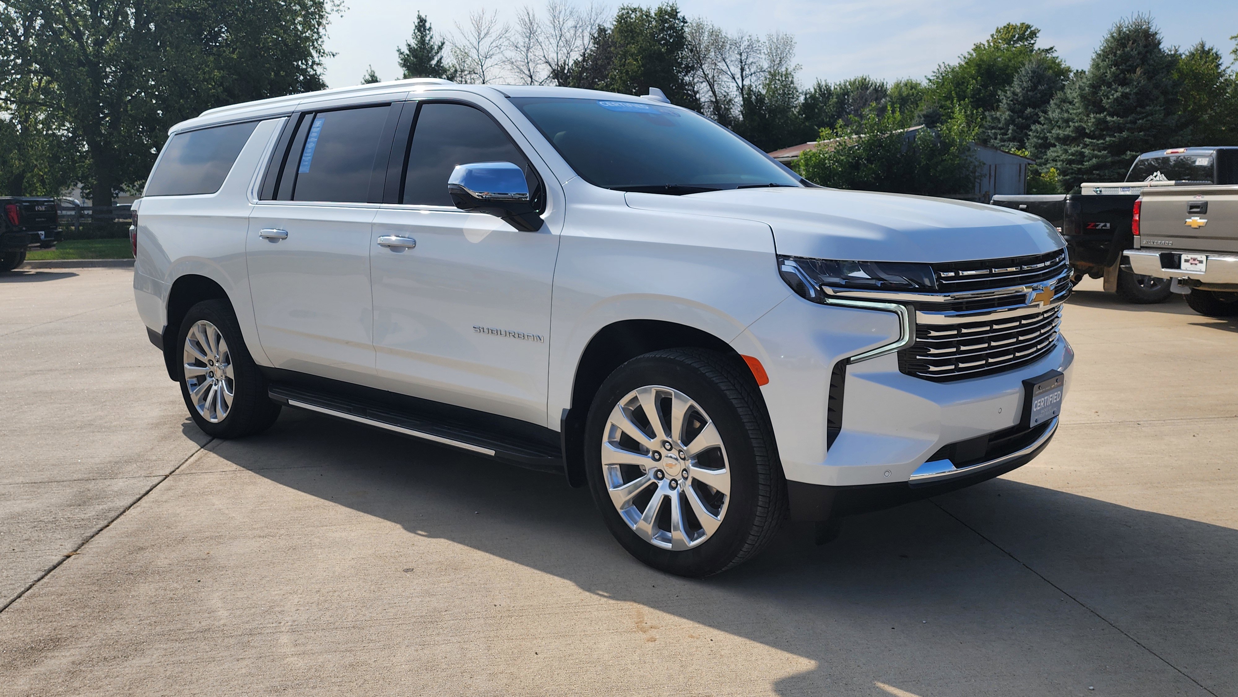 2024 Chevrolet Suburban Premier photo 2
