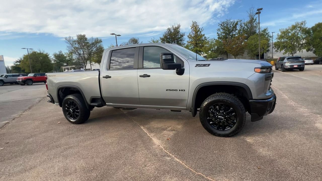 2026 Chevrolet Silverado 2500HD Custom photo 2