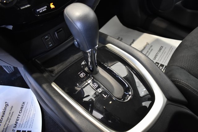 2016 Nissan Rogue S photo 20