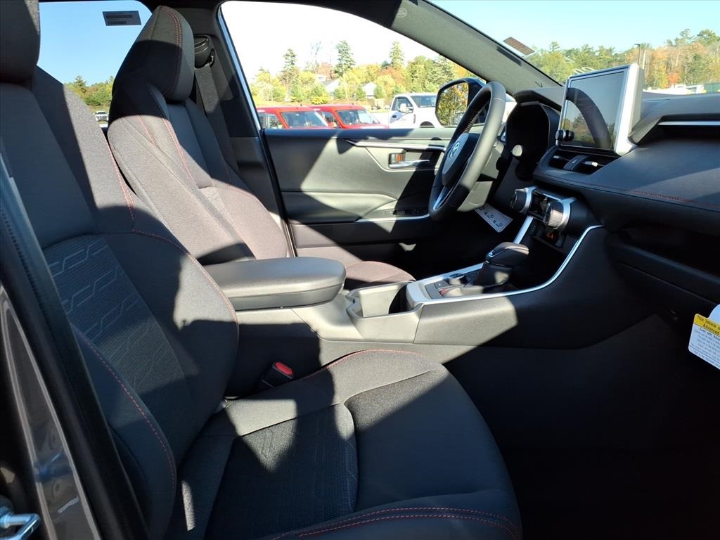 2025 Toyota RAV4 Hybrid SE photo 2