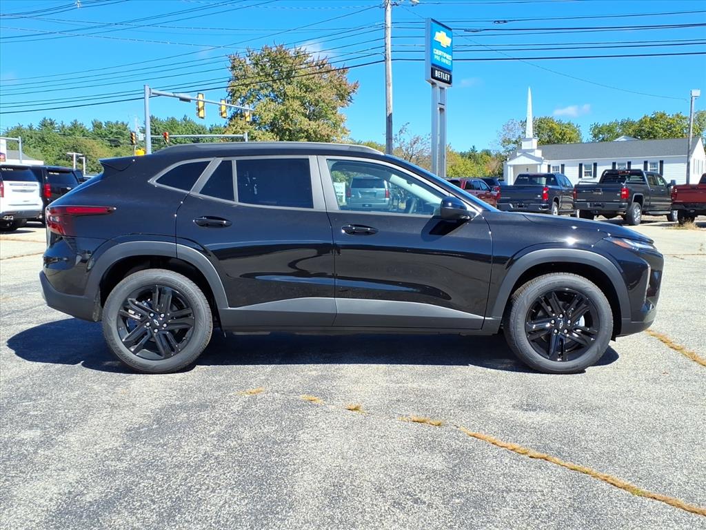 2025 Chevrolet Trax ACTIV photo 2