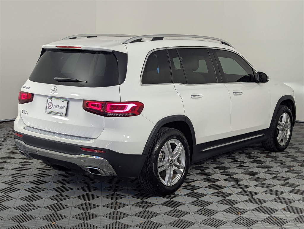 2021 Mercedes Benz GLB 250 photo 2