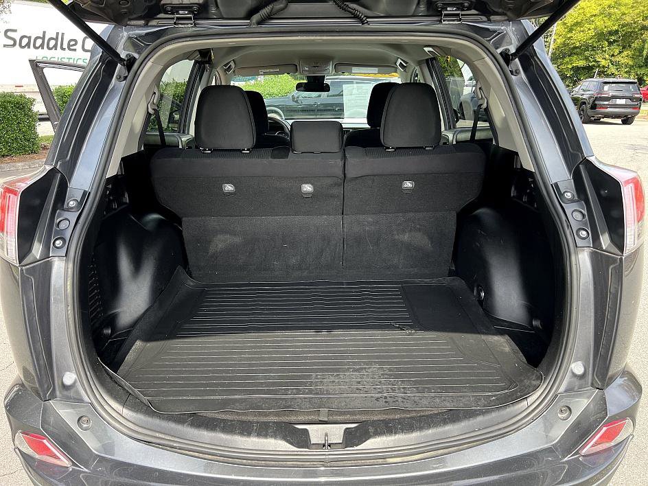 2018 Toyota RAV4 LE photo 23