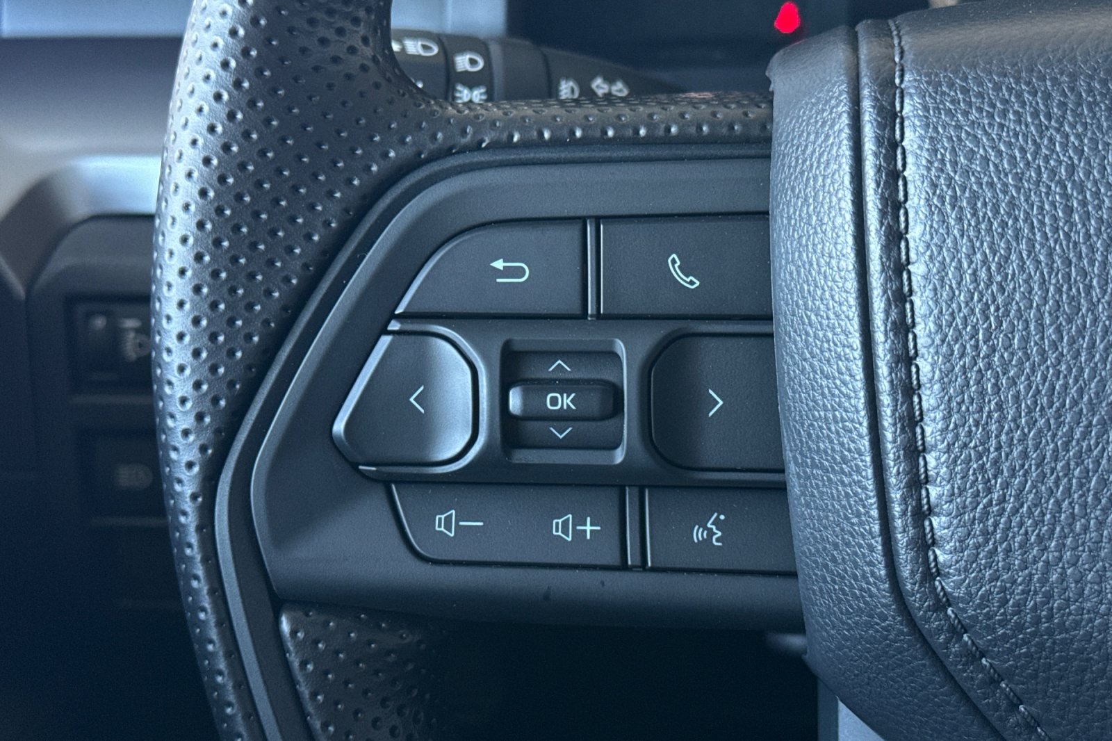 2025 Toyota Tacoma SR5 photo 24