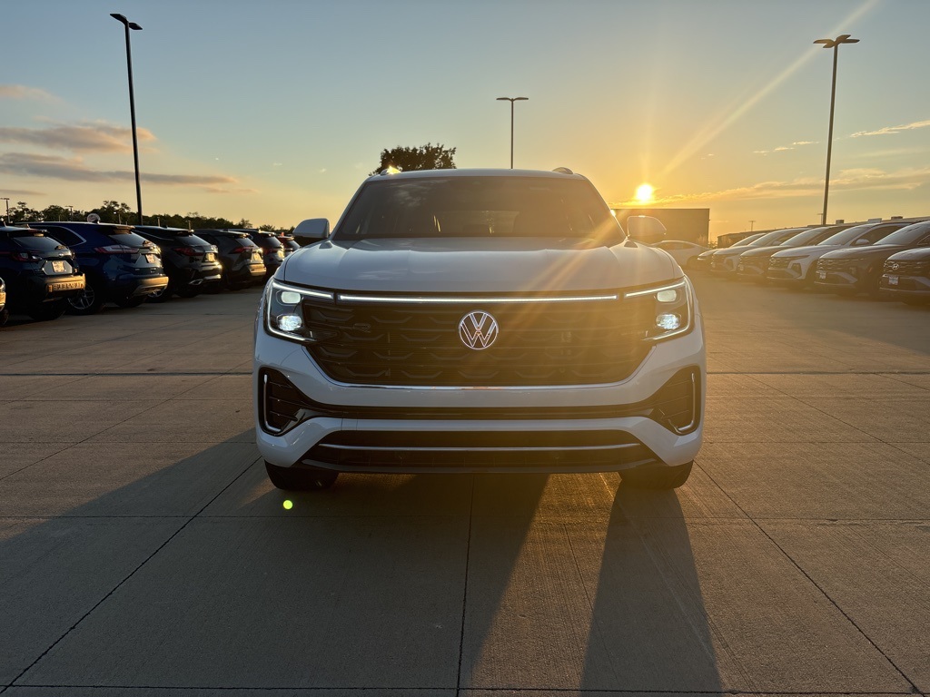 2024 Volkswagen Atlas Cross Sport SEL R-Line photo 8