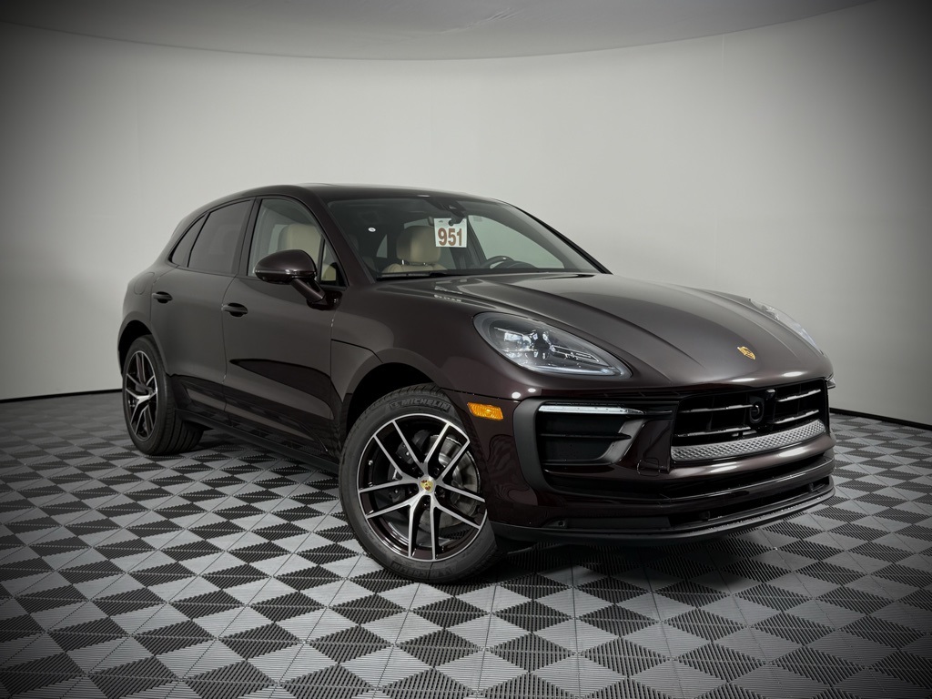 2025 Porsche Macan T photo 5