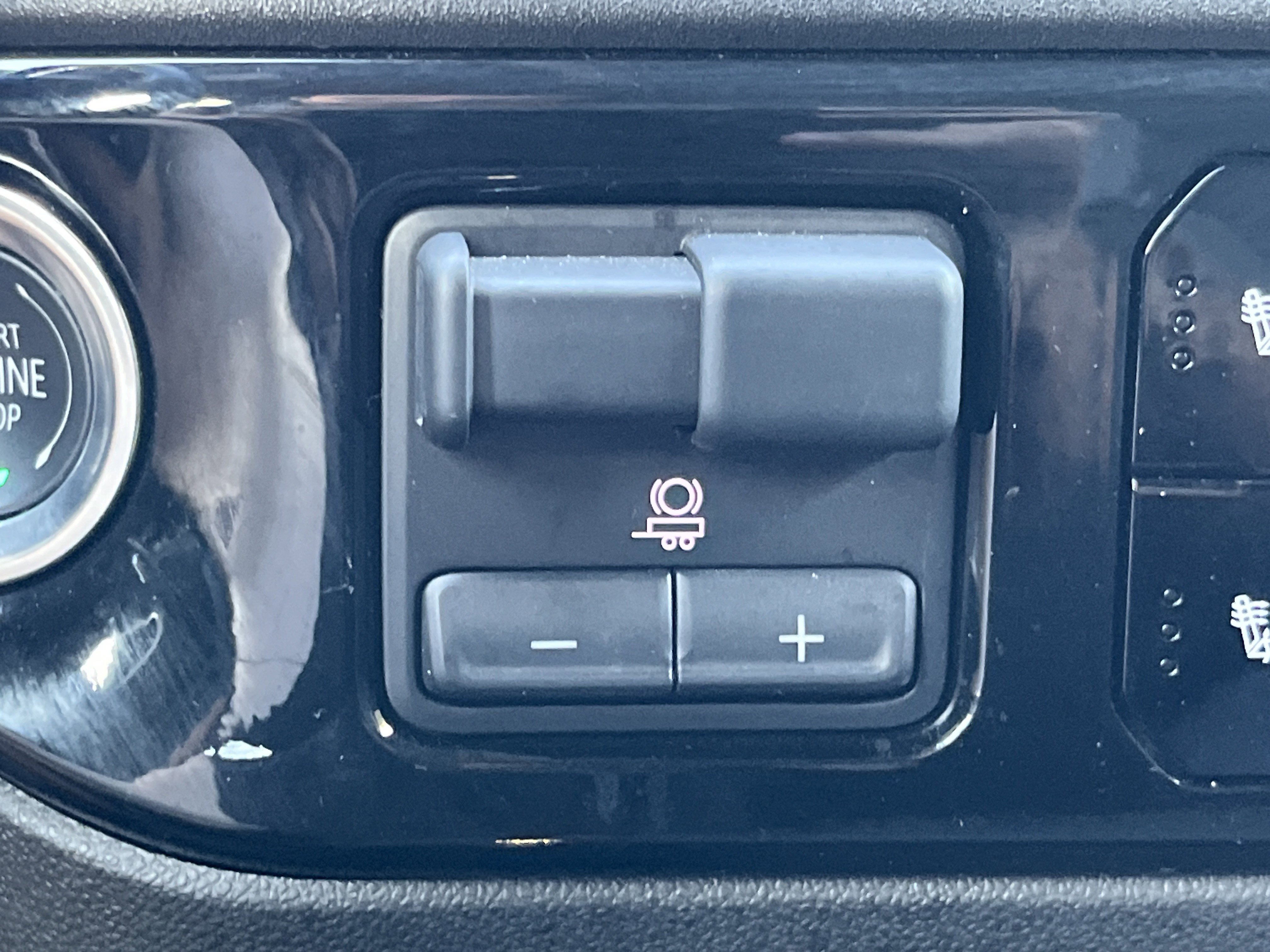 2025 Chevrolet Silverado 1500 LT photo 4