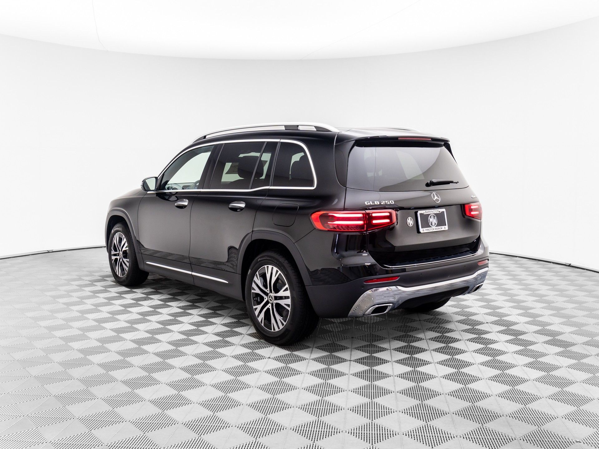 2025 Mercedes Benz GLB 250 4MATIC photo 3